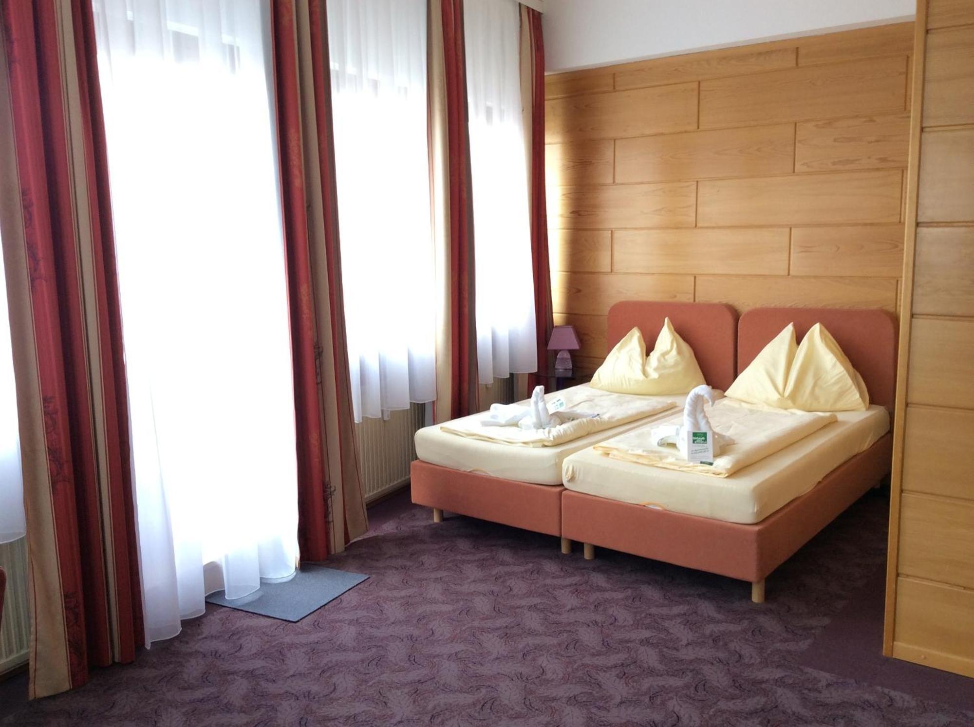 Stadthotel Schwerterbraeu Юденбург Номер фото