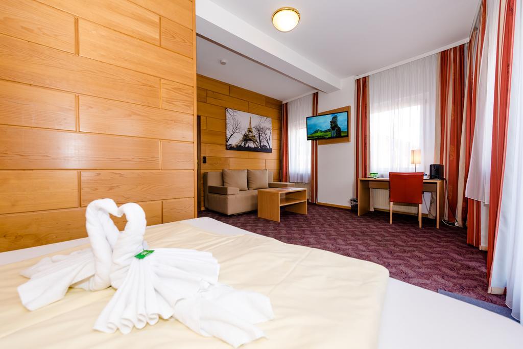 Stadthotel Schwerterbraeu Юденбург Экстерьер фото