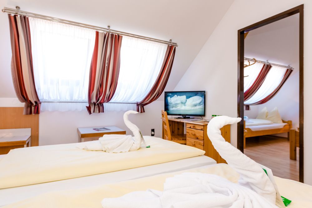 Stadthotel Schwerterbraeu Юденбург Экстерьер фото