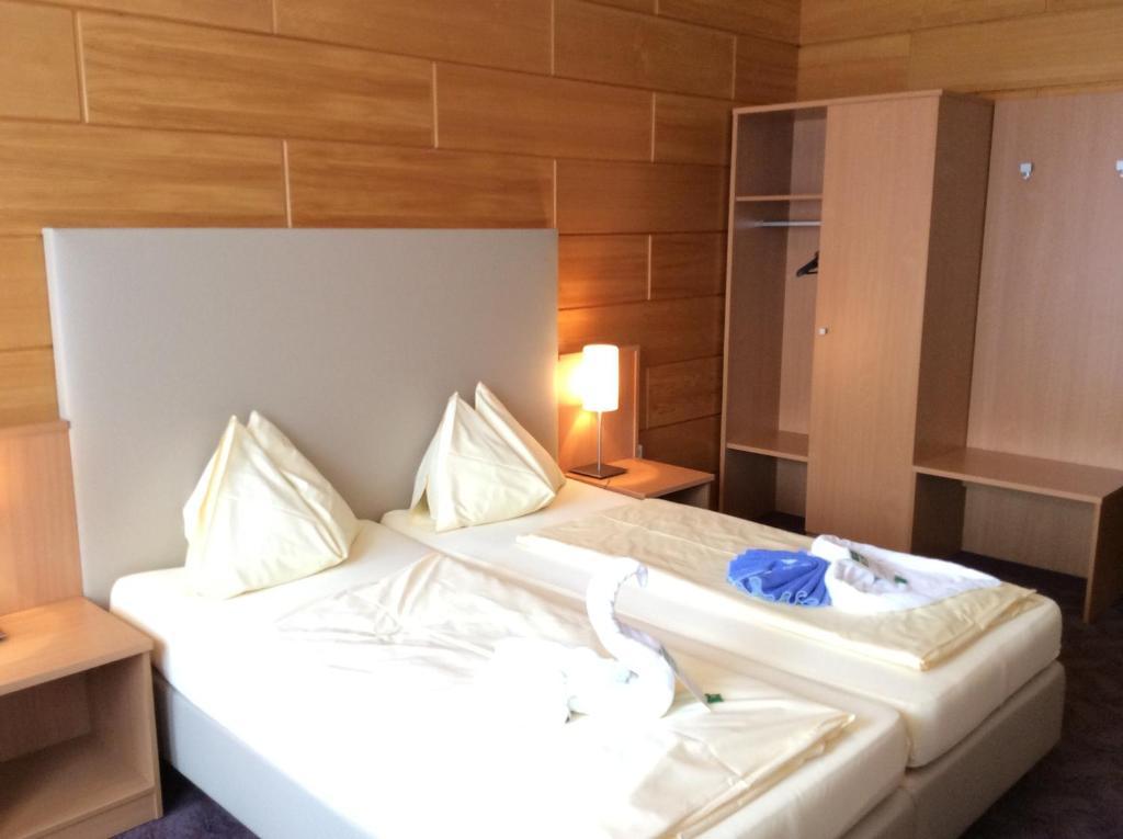 Stadthotel Schwerterbraeu Юденбург Номер фото