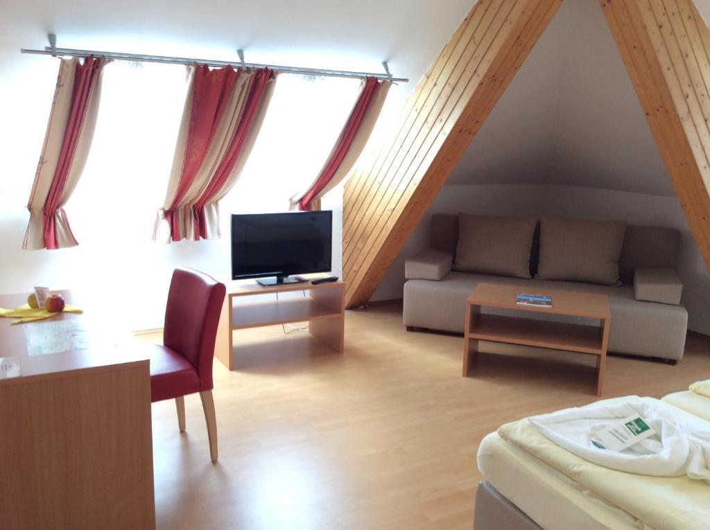 Stadthotel Schwerterbraeu Юденбург Номер фото