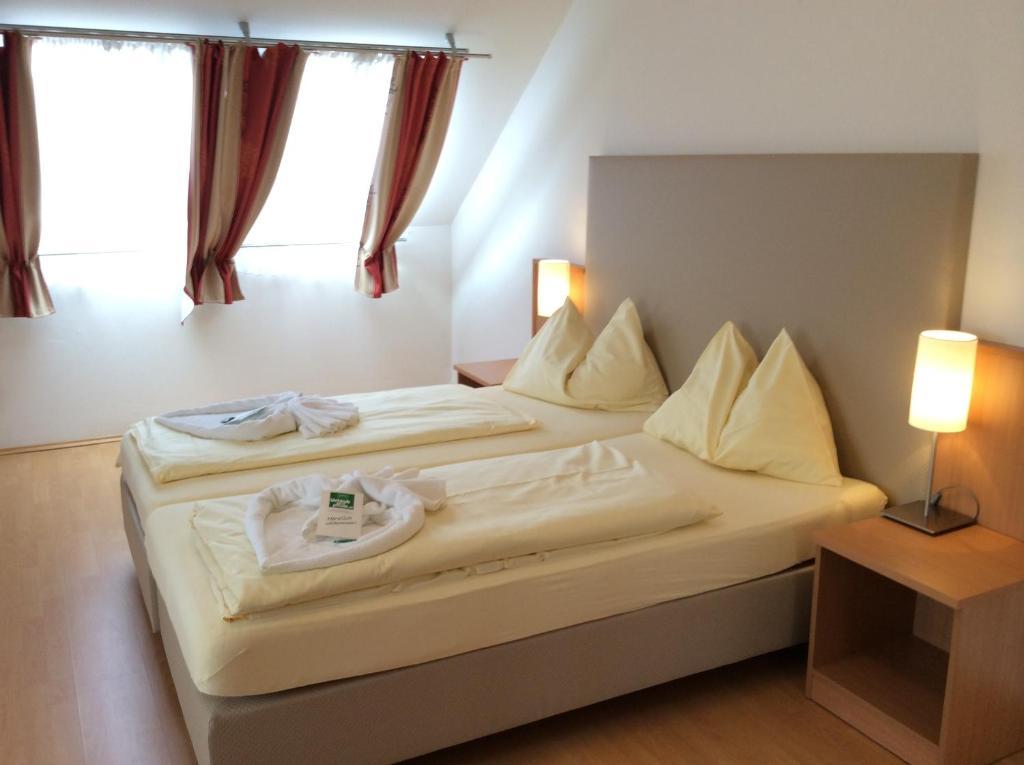 Stadthotel Schwerterbraeu Юденбург Номер фото