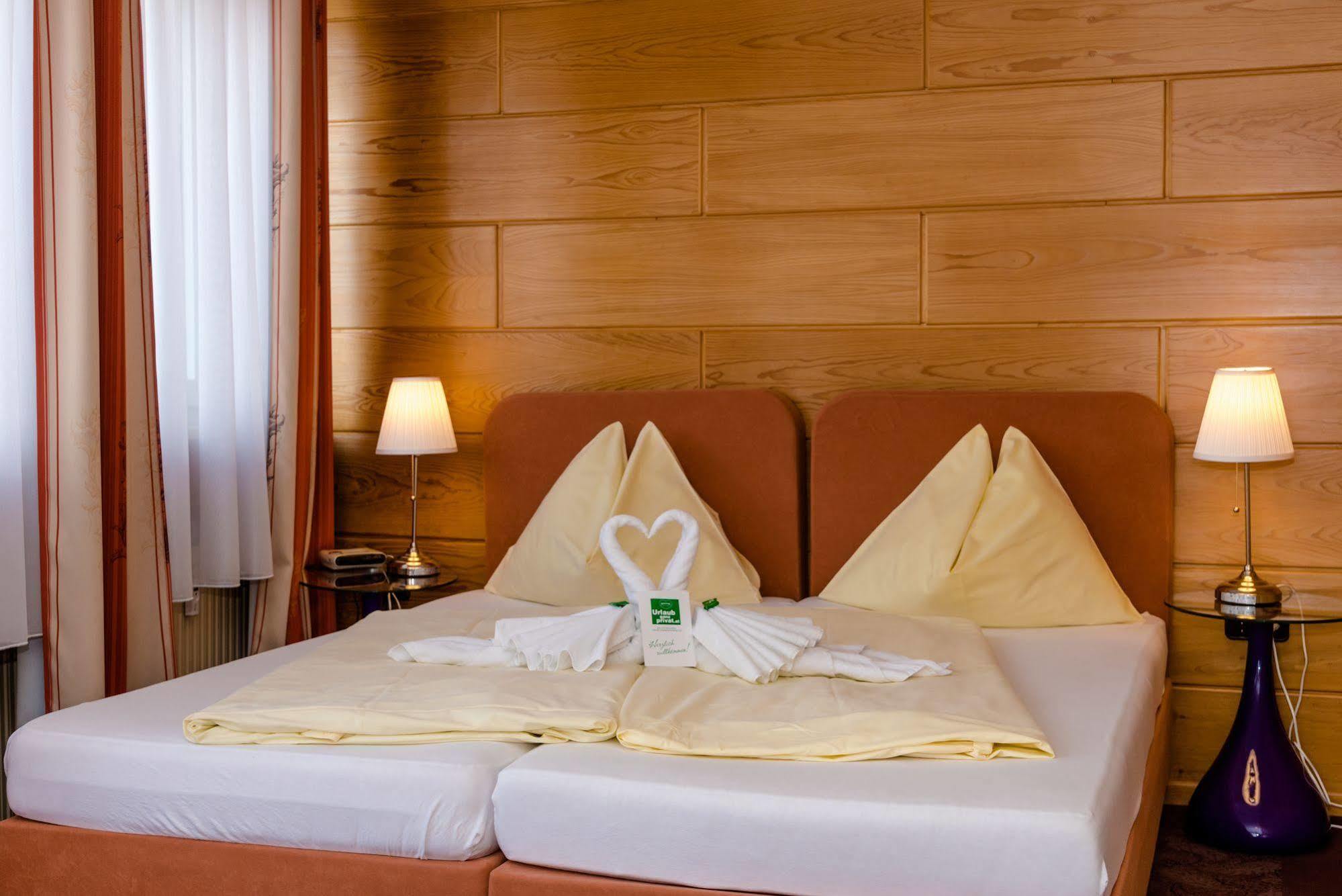 Stadthotel Schwerterbraeu Юденбург Экстерьер фото