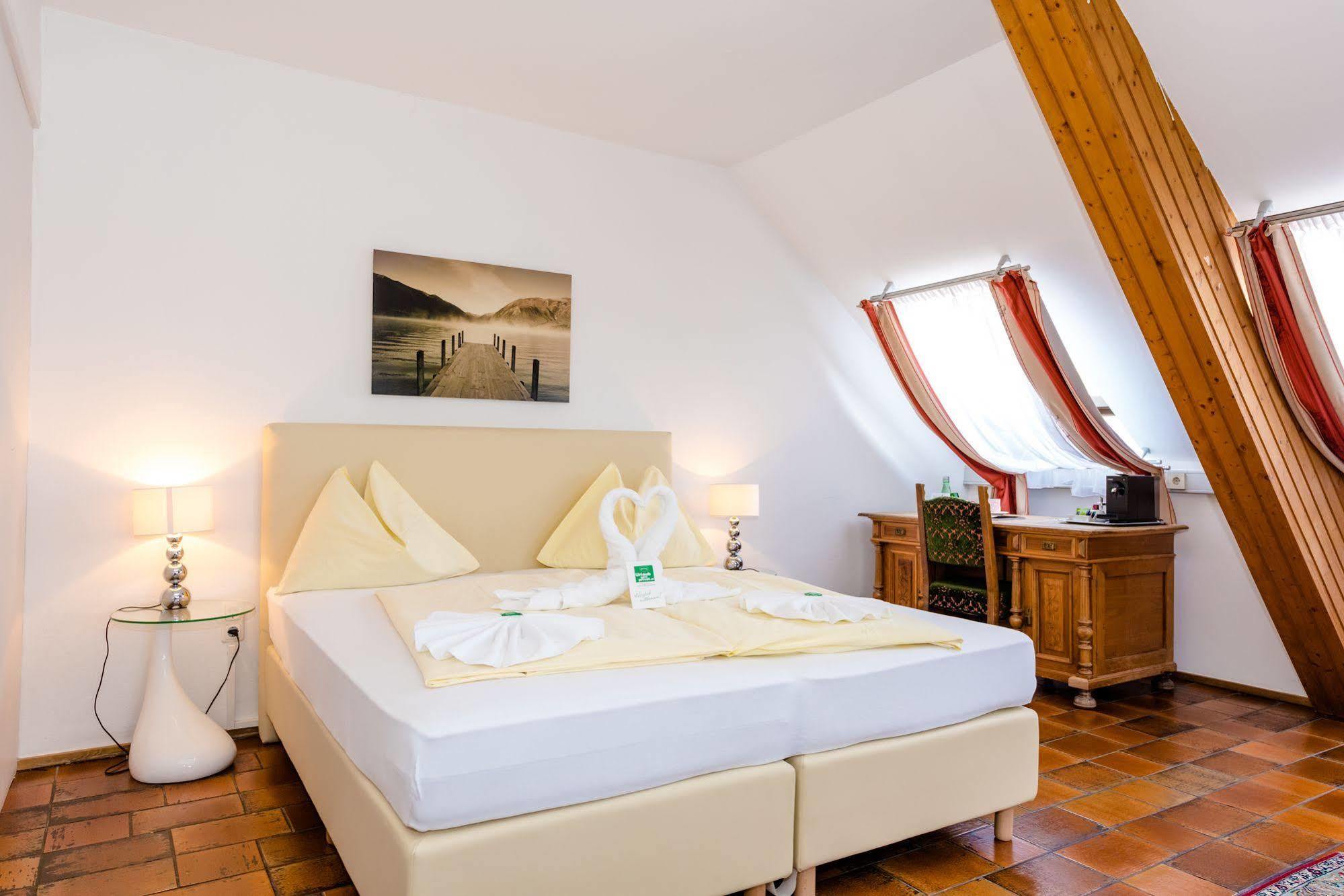 Stadthotel Schwerterbraeu Юденбург Экстерьер фото